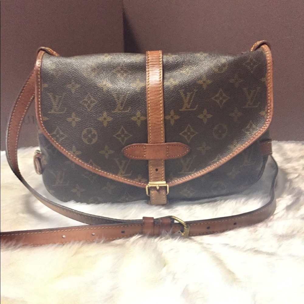 💯% Authentic Louis Vuitton Saumur 30